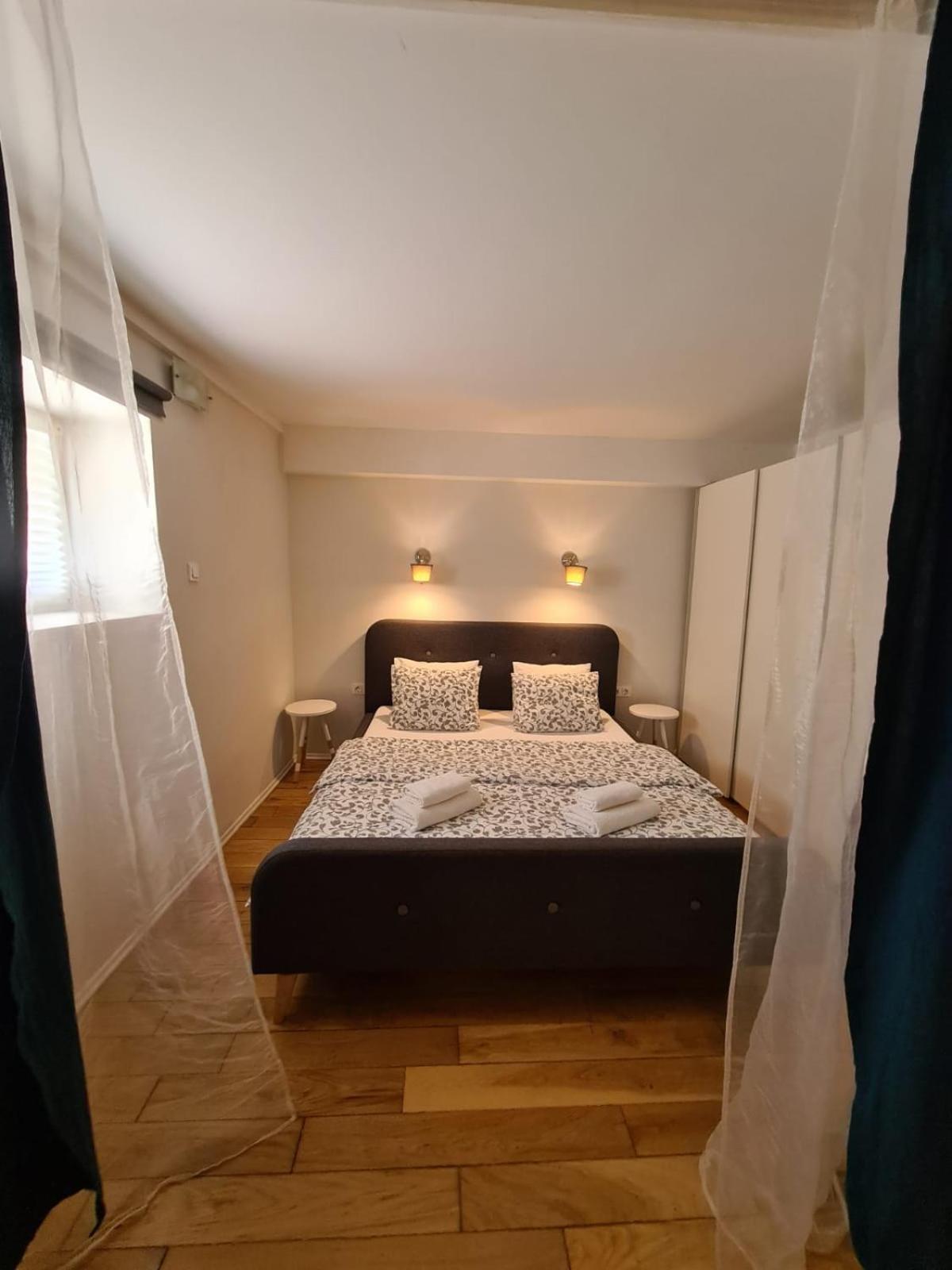 Appartamento Max'S Downtown Oasis Zara Esterno foto