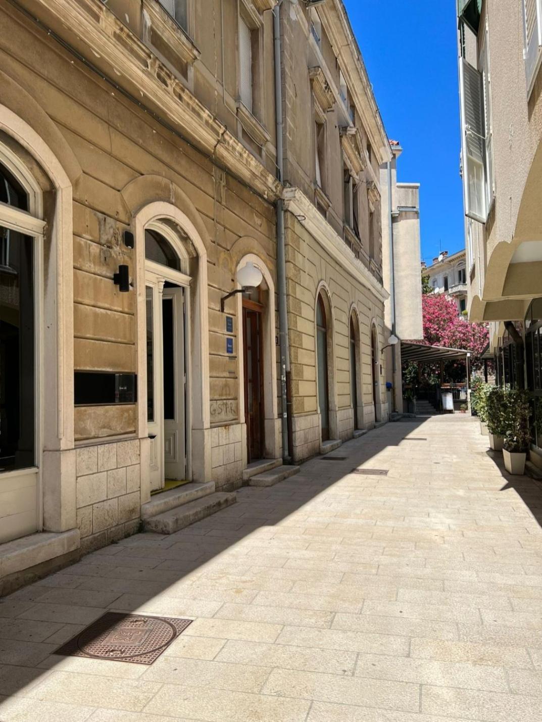 Appartamento Max'S Downtown Oasis Zara Esterno foto